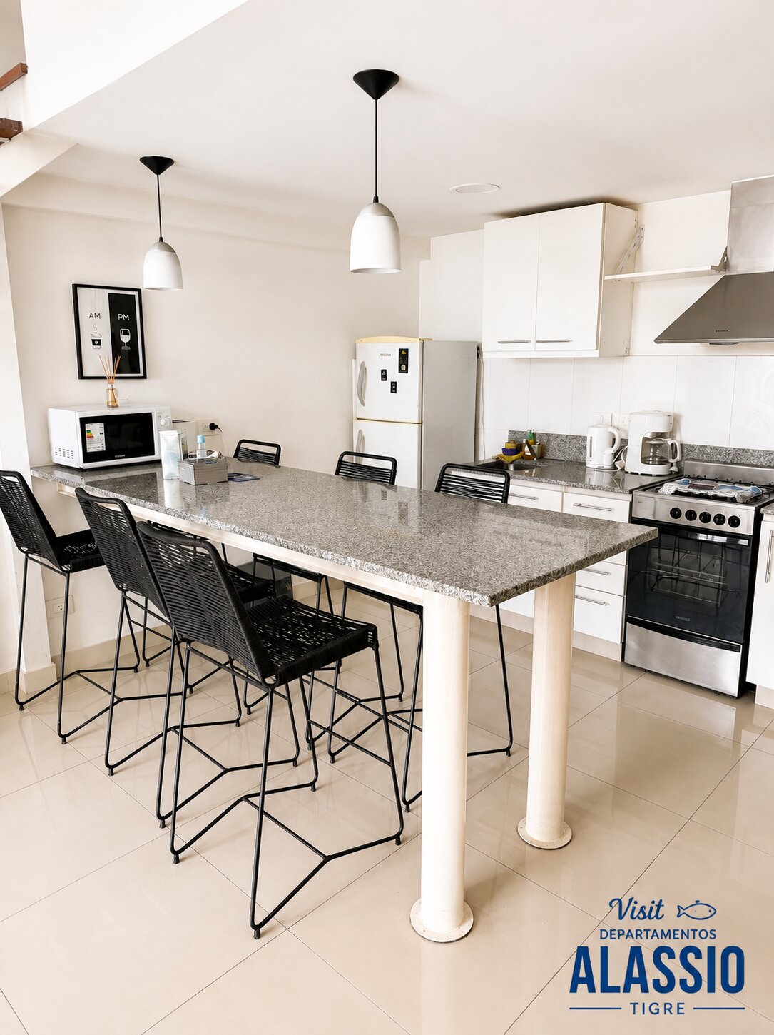 Cocina equipada con barra de granito, Alassio Entrepiso 311
