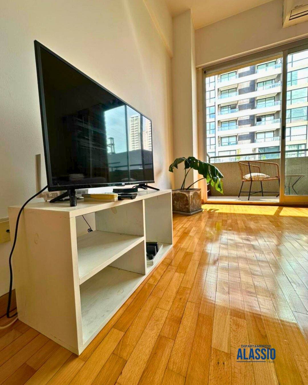 Living con TV y balcón, Alassio 115